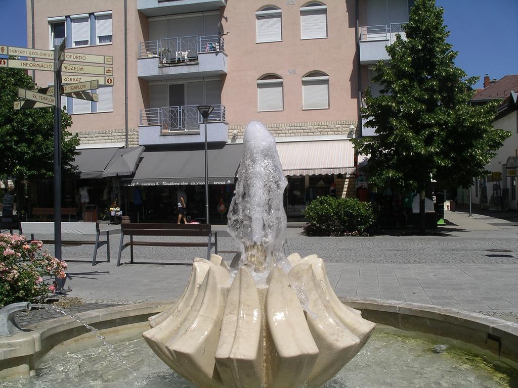 Centrum 2 Apartmanok Hévíz Exterior foto